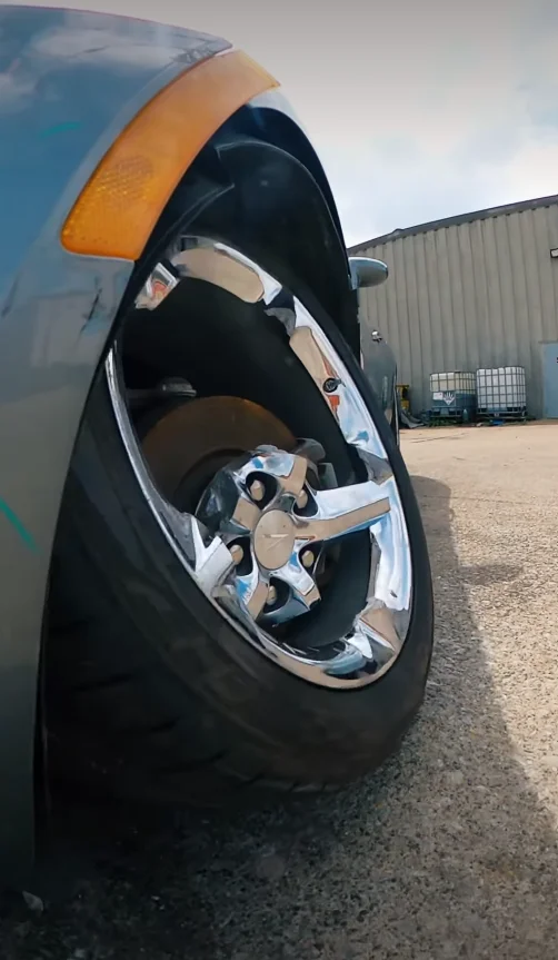 Man tests out how a single-spoke wheel concept would work in real life and physics teaches him a very fast lesson