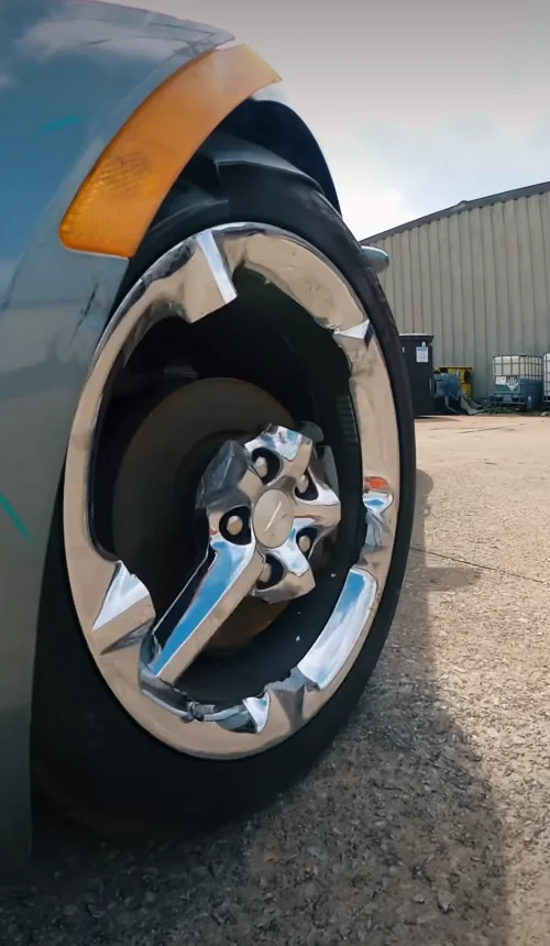 Man tests out how a single-spoke wheel concept would work in real life and physics teaches him a very fast lesson