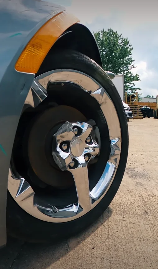 Man tests out how a single-spoke wheel concept would work in real life and physics teaches him a very fast lesson