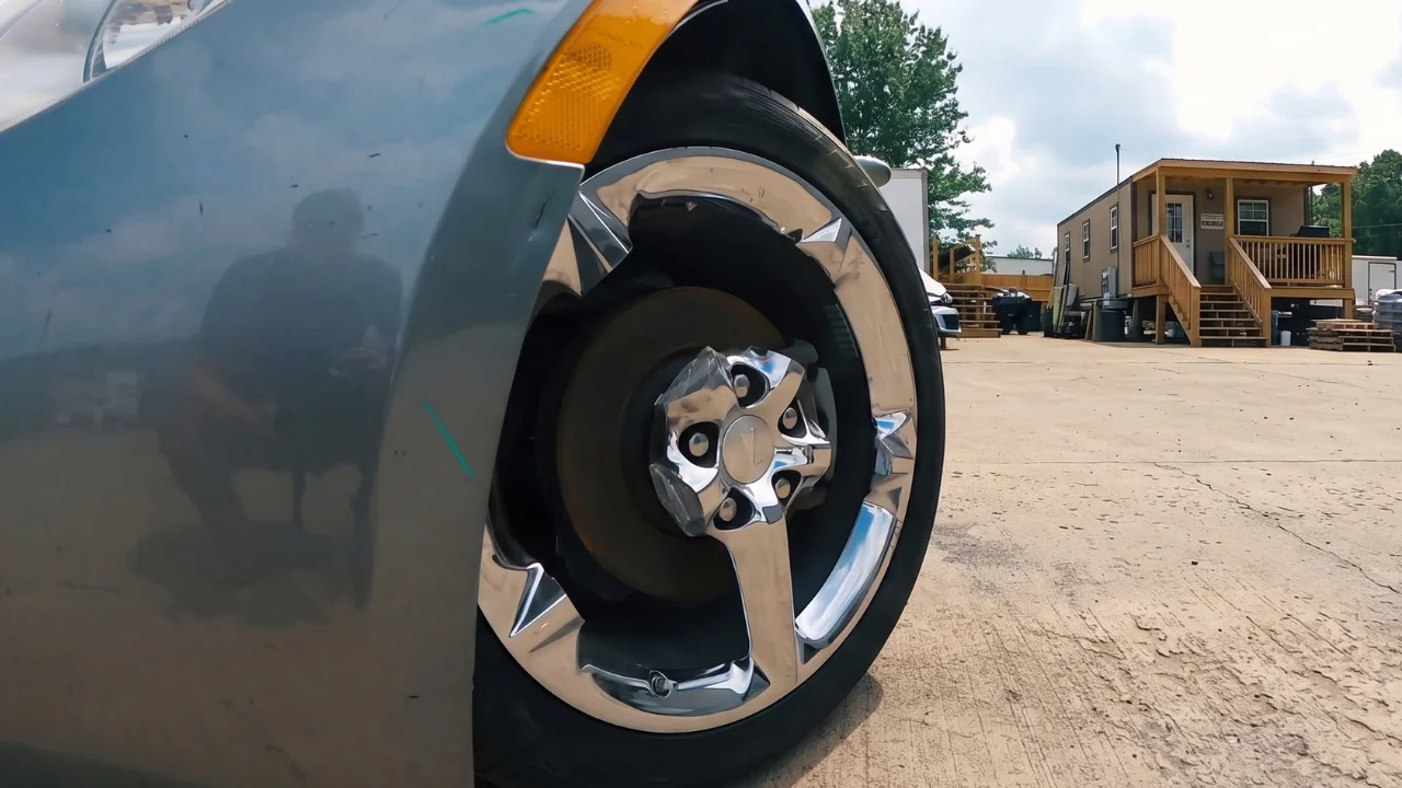 Man tests out how a single-spoke wheel concept would work in real life and physics teaches him a very fast lesson