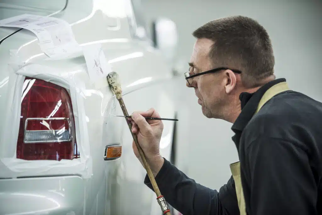This man reportedly earns six-figure salary drawing 5-meter coachlines on Rolls-Royces