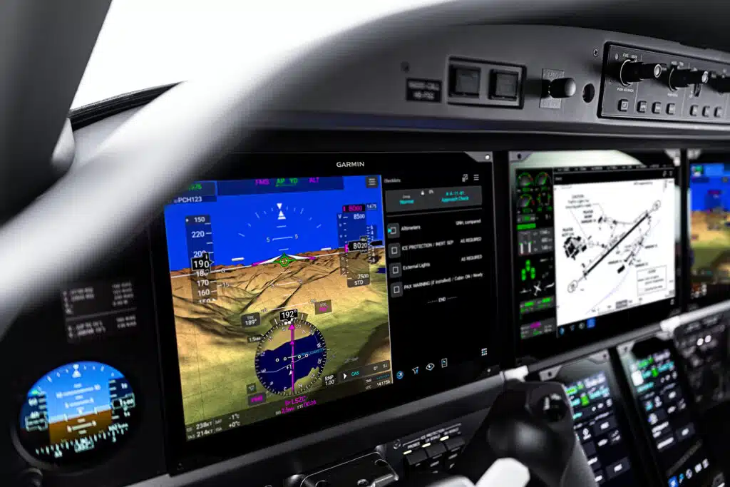 Aviation vlogger flies new Pilatus PC-12 PRO plane with futuristic features and the most noteworthy advances when it comes to the cockpit