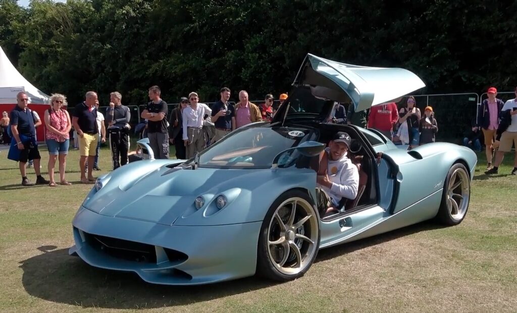 Pagani Codalunga from the front 02