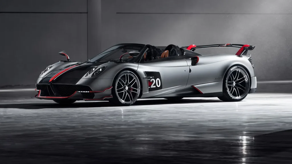 Man driving custom Anylevel Ford F-450 Super Duty through Las Vegas realizes he has even stealing attention as he rolls past $5M Pagani Huayra