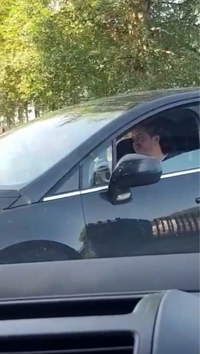 Tiktok fight: Driver laughs during the confrontation