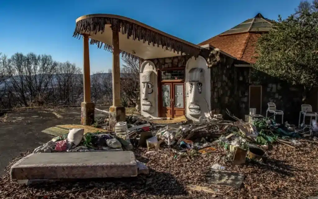 Party-Mansion-built-in-the-70s-has-been-abandoned-for-32-years