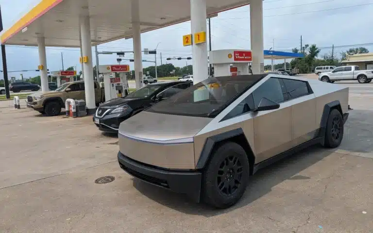 People-stood-confused-as-a-Cybertruck-pulled-into-a-gas-station