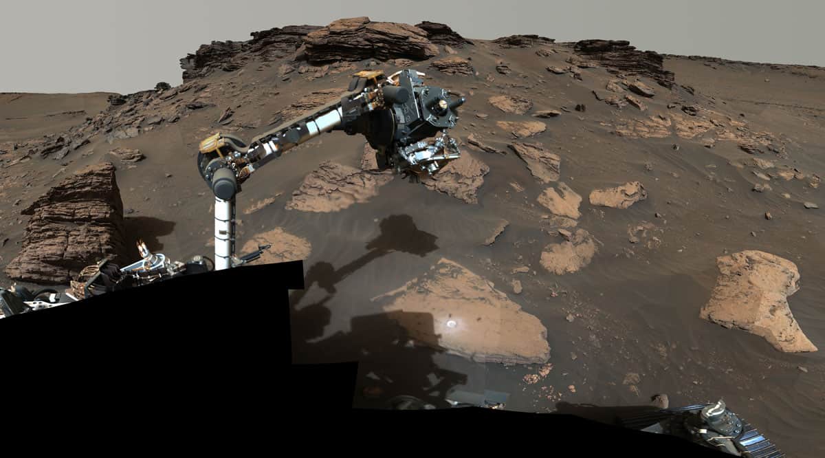 Perseverance rover collecting the samples on Mars