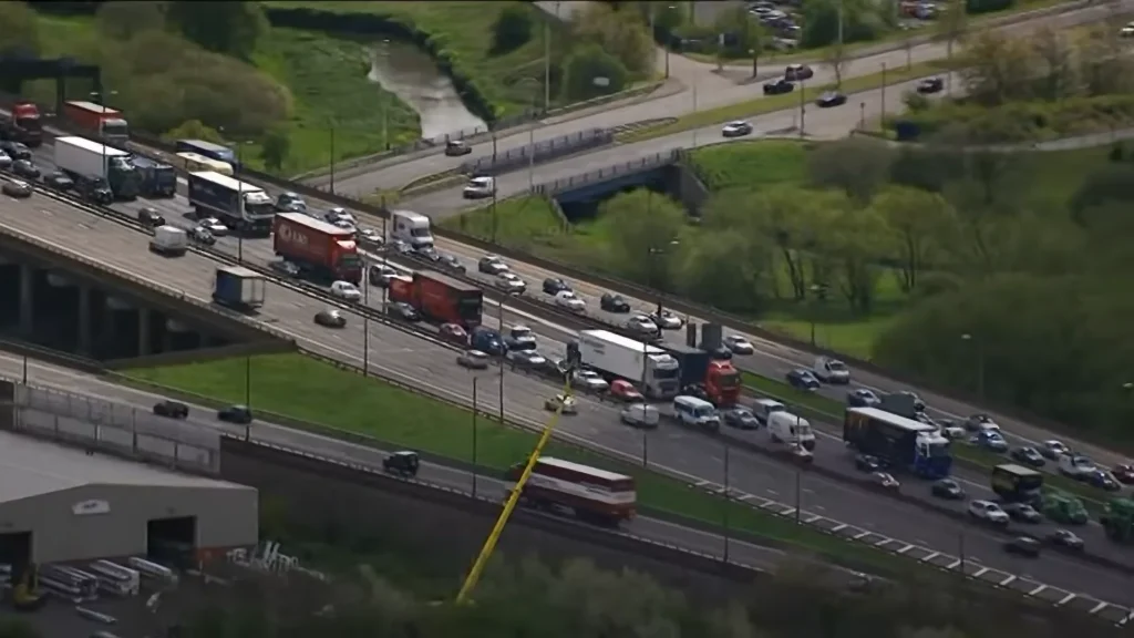 Watch as a highway driver filming a traffic jam on a US interstate reveals why cars stop for no reason and how one brake tap ruins the drive for everyone