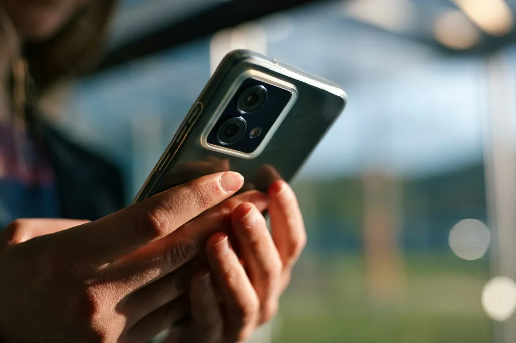 New EU law is forcing phones to have replaceable batteries that everyone can easily remove and fix which could cause seismic change