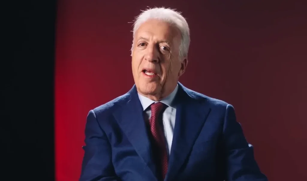 British guy accidentally meets the owner of Ferrari whilst admiring his $30,000,000 superyacht