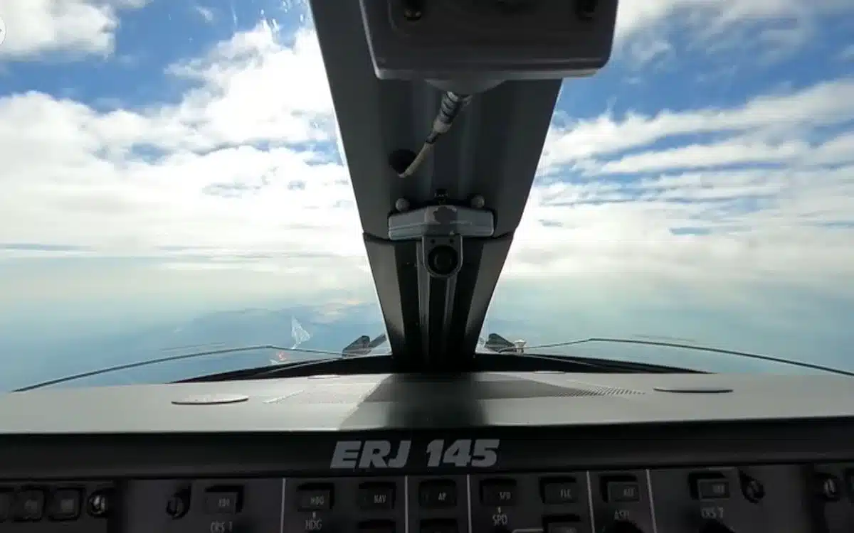 Pilot films 360° cockpit view of full flight from Dallas to Miami