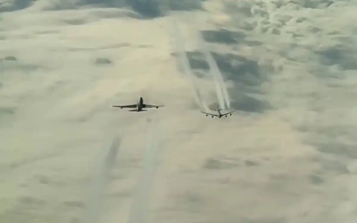 Pilot shows how close planes really fly next to each other with video showing near encounters