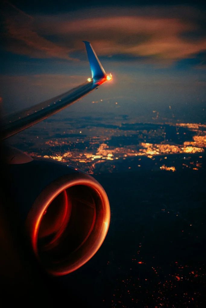 This is how a pilot can identify an aircraft's direction in seconds just by looking at its lights
