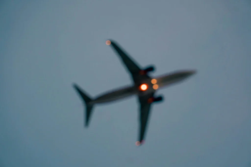 This is how a pilot can identify an aircraft's direction in seconds just by looking at its lights