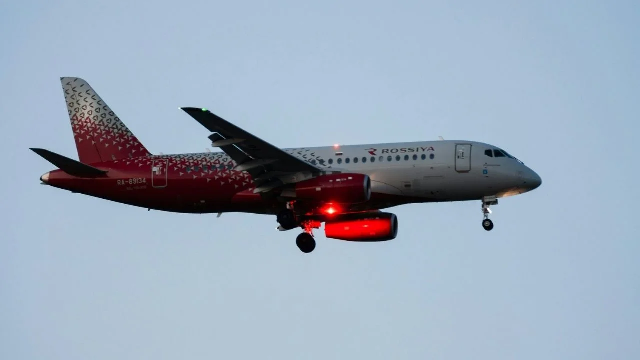 This is how a pilot can identify an aircraft's direction in seconds just by looking at its lights