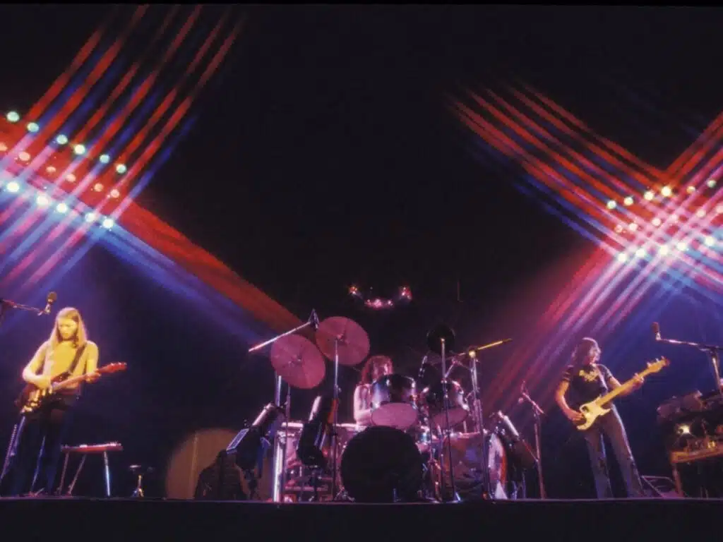The band became iconic for their legendary live performances, with the band pioneering stage effects and strobe lights.