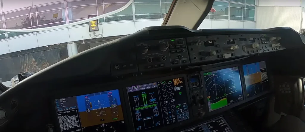 This traveller showed his viewers the inside of a Virgin Atlantic 787-9 Dreamliner