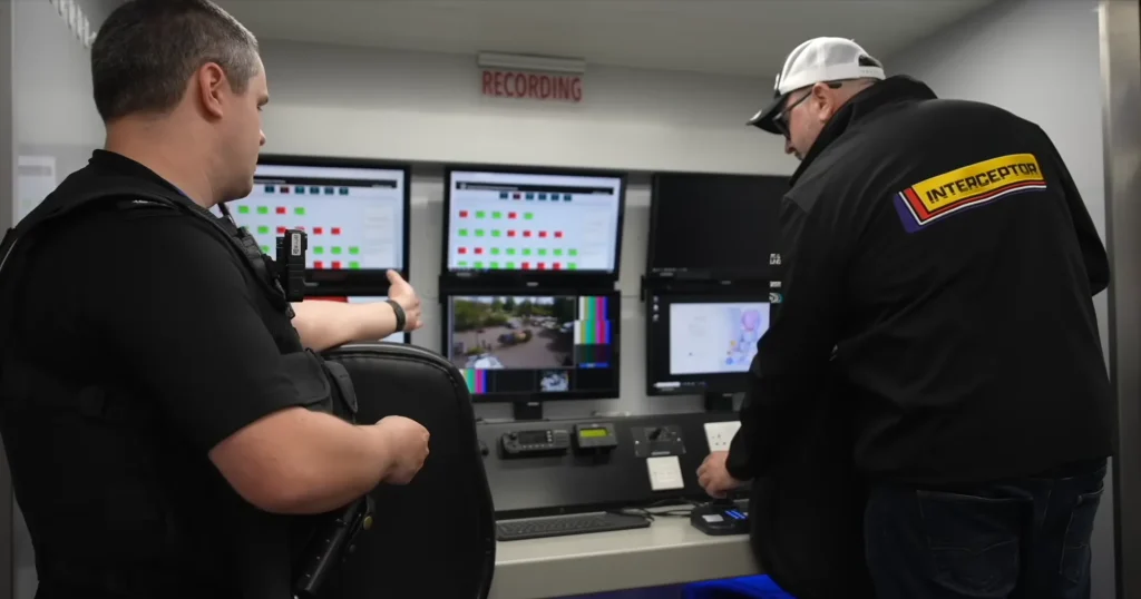 Man gives ultra rare look inside police command vehicle to show civilians something they'd never see