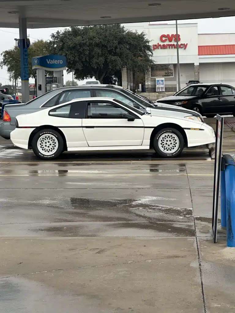 Reddit user stumped by old school beauty classic car at gas station but they may have just been showing their age