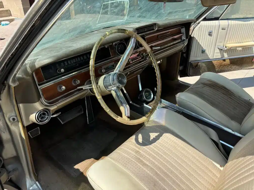  Pontiac Grand Prix interior