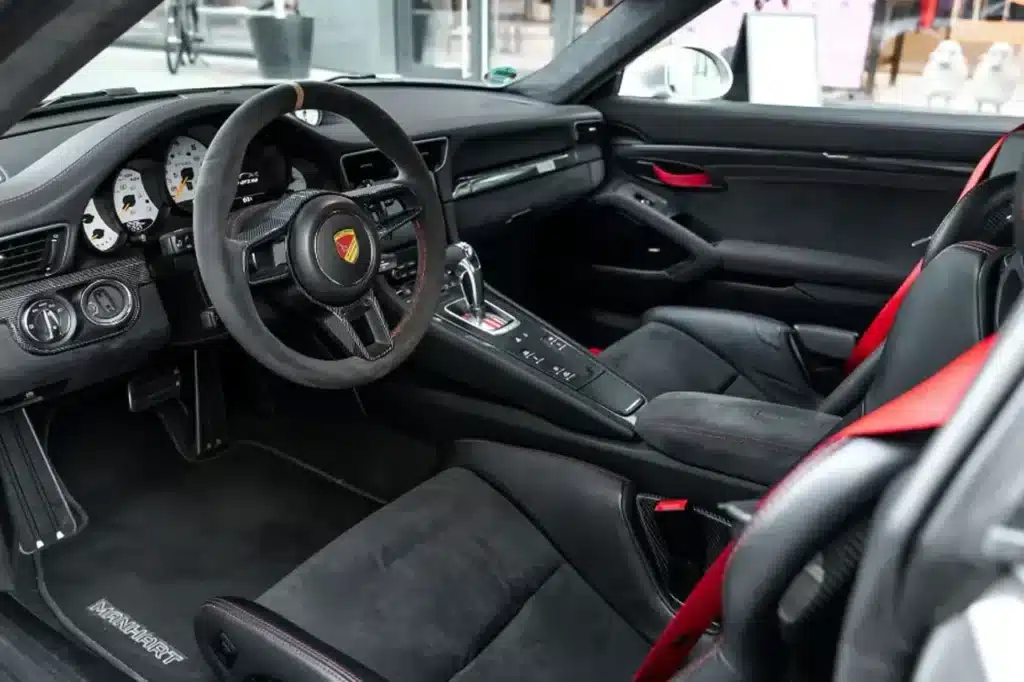 Porsche 911 GT2 RS Weissach Manhart TR 950