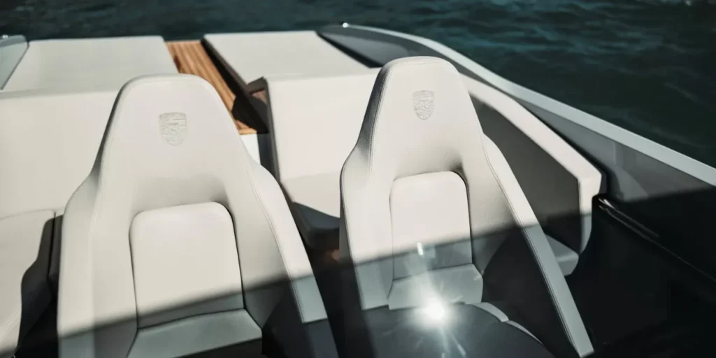 Porsche Macan 850 Fantom Air speedboat