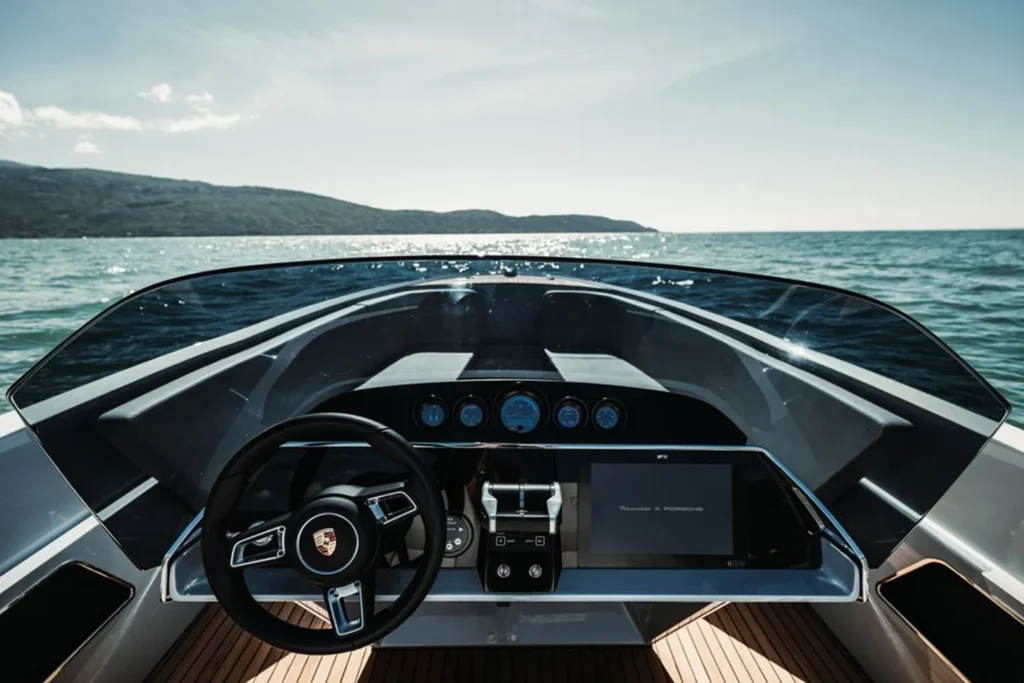 Porsche Macan 850 Fantom Air speedboat