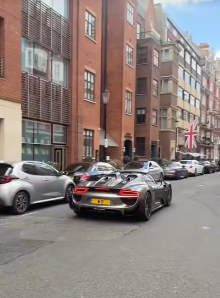 Porsche 918 Spyder parked close to Bentley