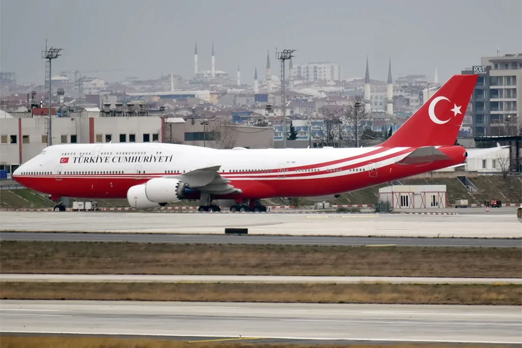 Qatar has apparently been gifting Boeing 747s left and right