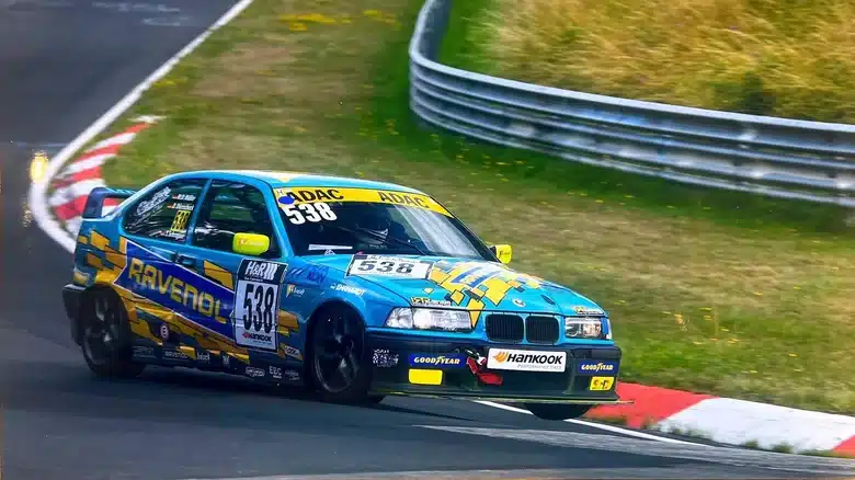 Ravenol Motorsport BMW E36 that will race a Volkswagen Beetle at the Nürburgring 24 Hours