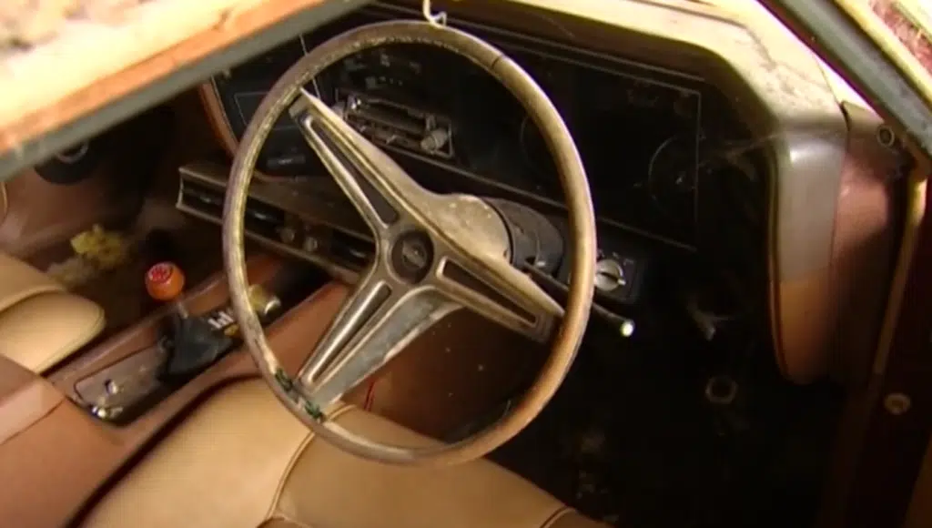 This dusty muscle car is an Australian barn find with a preserved car interior. After 30 years in storage, this classic Ford Falcon GT RPO 83 still looks nearly new