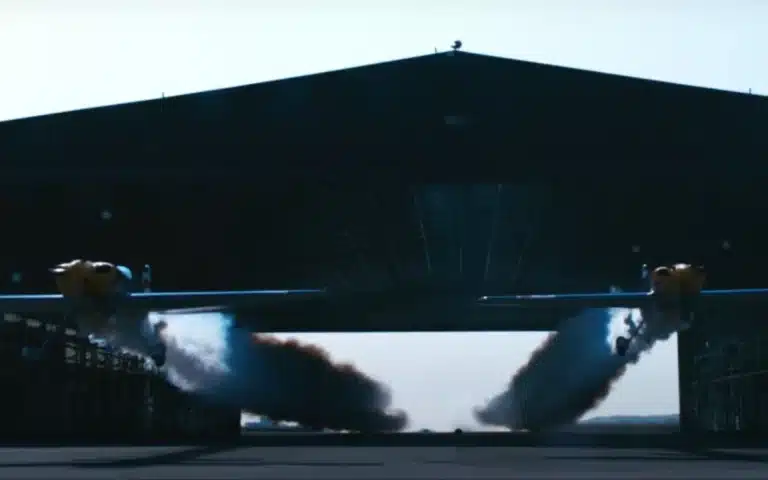 Daredevil pilots fly through hangar at 186mph in breathtaking footage