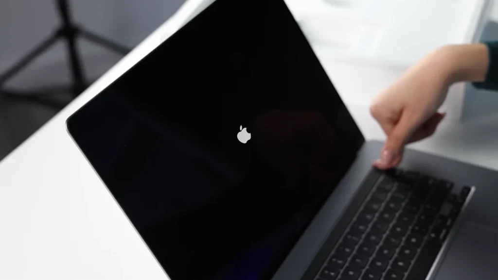 US woman buys a $100,000 pallet of Apple products then realizes the reality of its worth