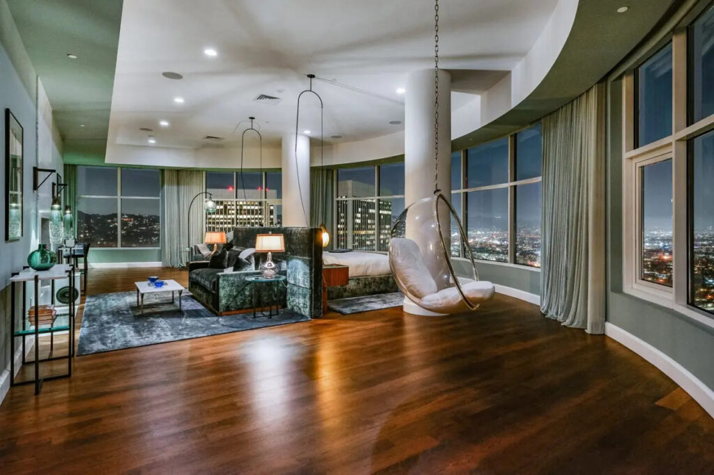 Rihanna's LA penthouse, bedroom