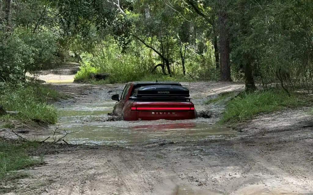 Rivian-R1T-turns-into-a-boat-on-a-heavily-flooded-road
