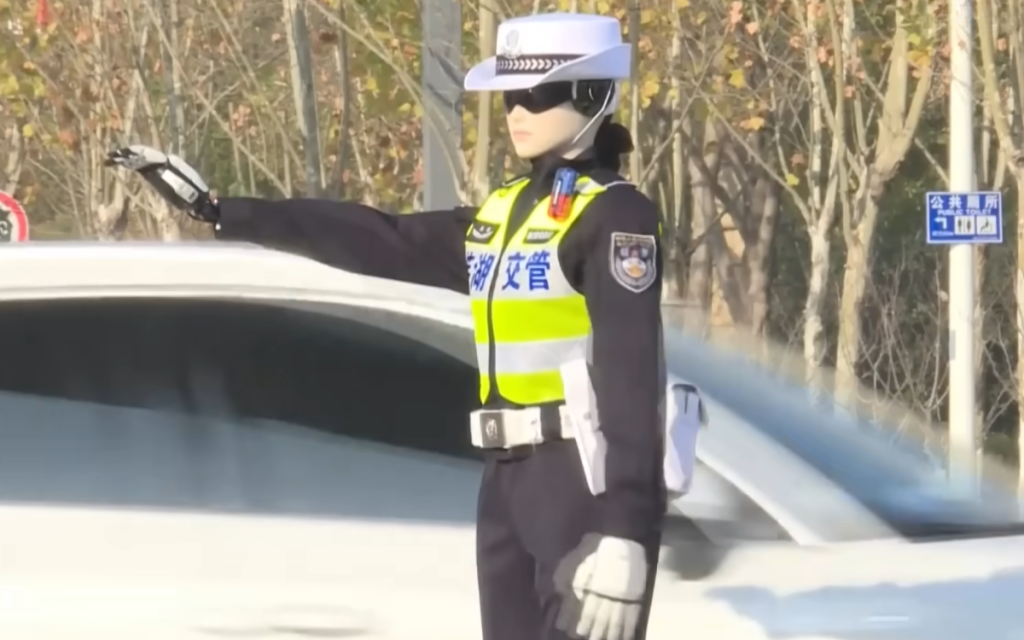 First robot traffic officer in the world is put on duty in China