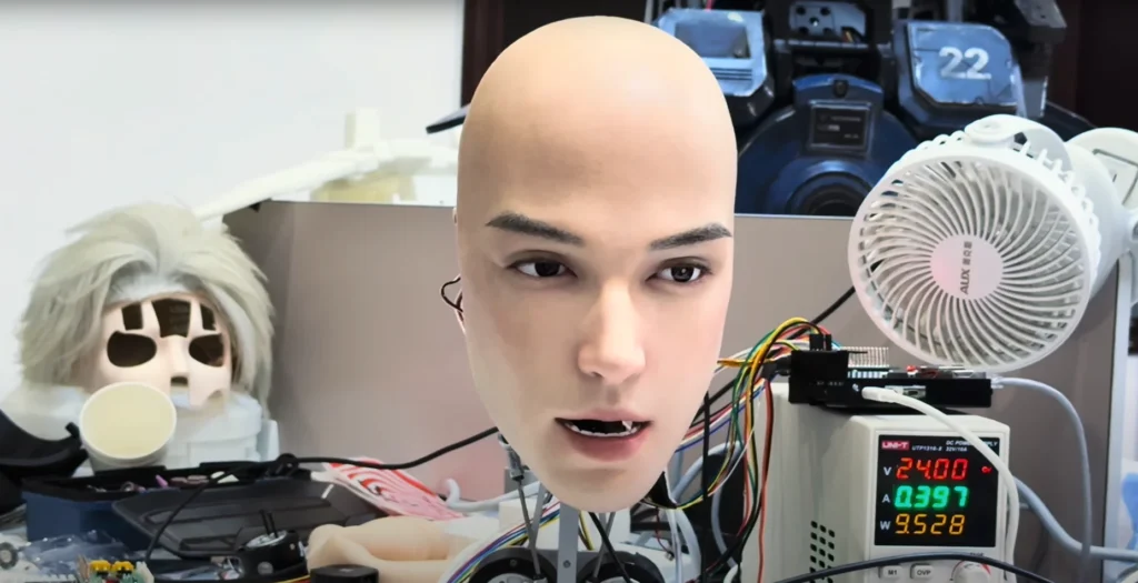 Humanoid robot head made in China leaves people shocked by its very realistic facial expressions