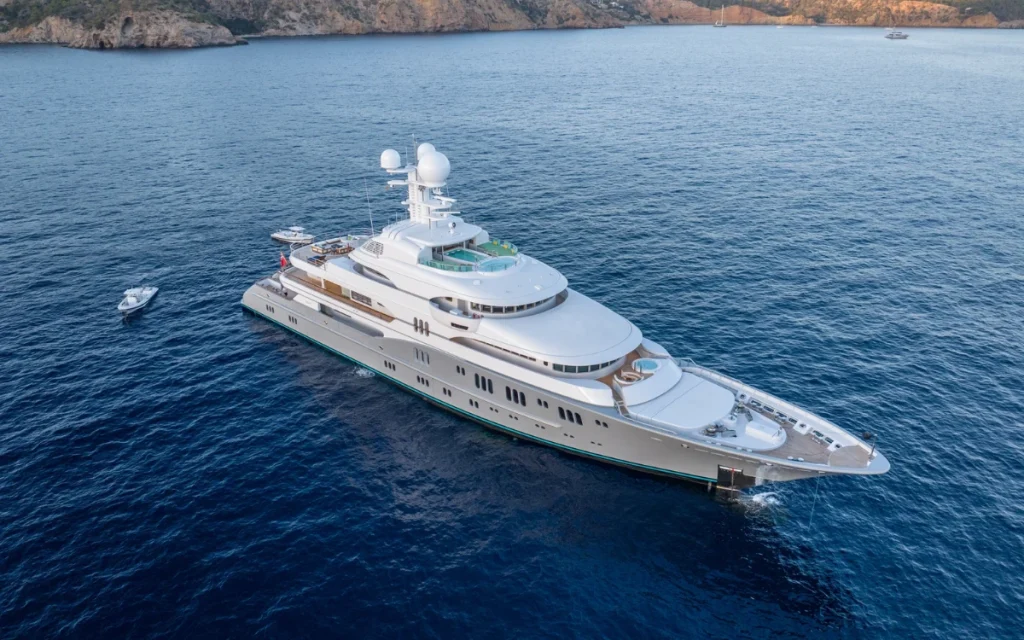 The superyacht Rocinante, owned by Gabe Newell, is officially looking for a new captain.