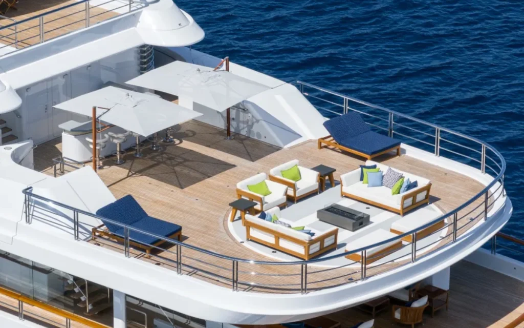 The superyacht Rocinante, owned by Gabe Newell, is officially looking for a new captain.