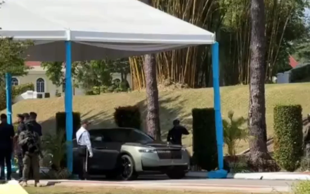 The Rolls-Royce Droptail, widely known as the world’s most expensive car, had been hiding in plain sight until a surprise appearance finally revealed its owner.