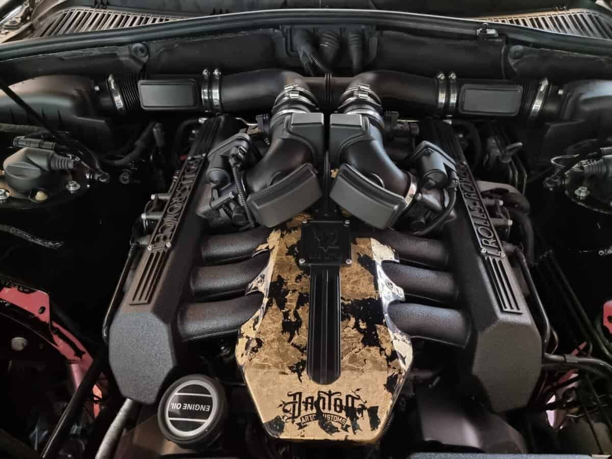 Engine in Rolls Royce 6x6