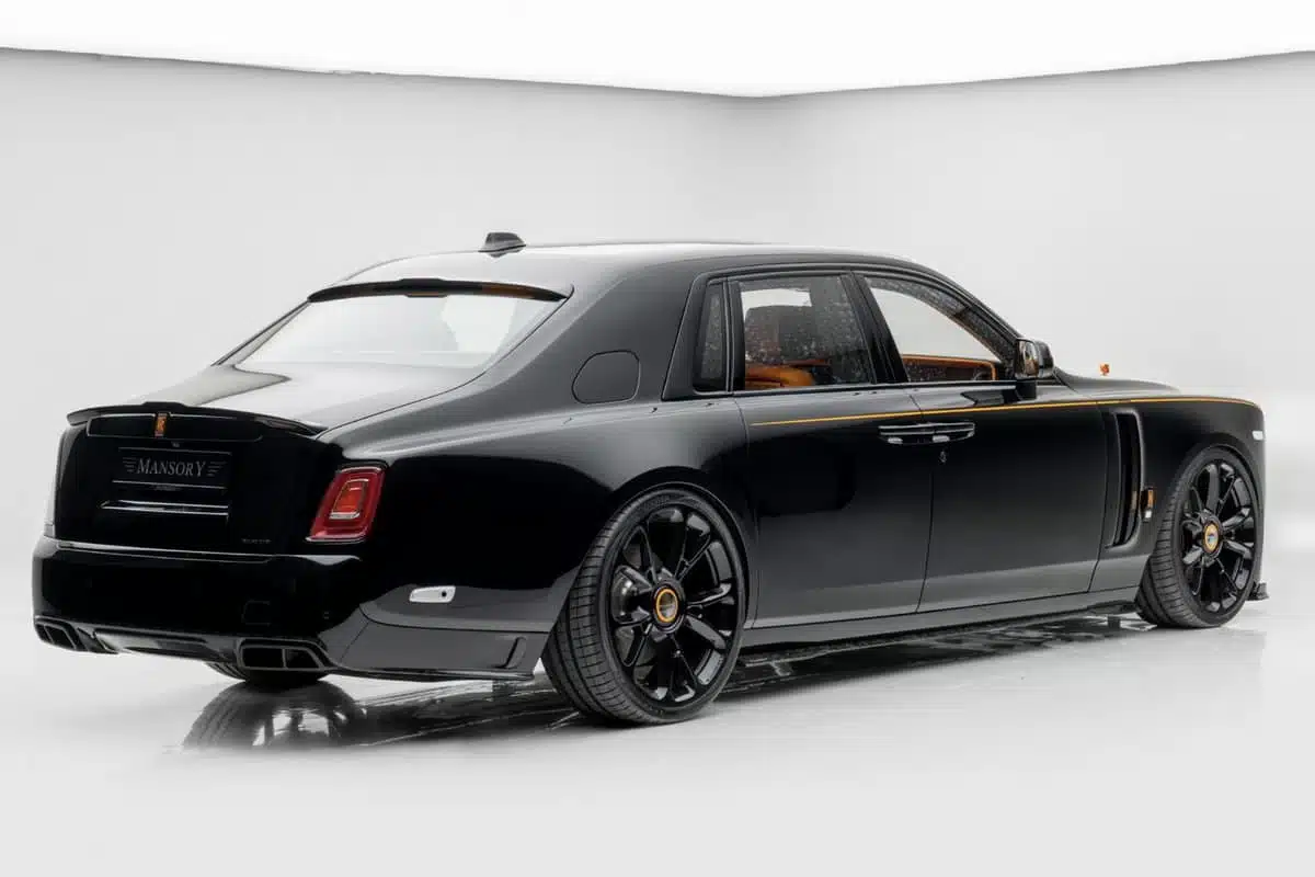 Rolls-Royce Phantom by Mansory is powerful and expensive