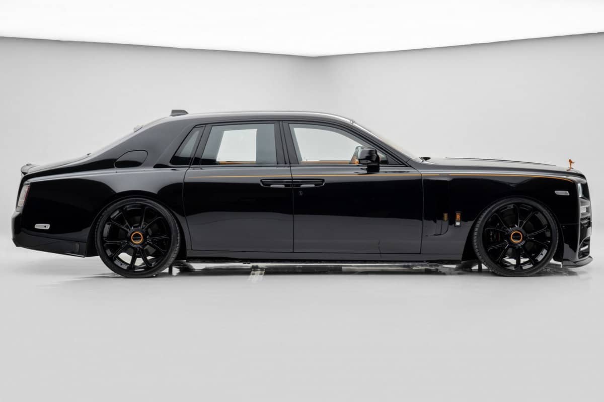 Rolls-Royce Phantom side profile