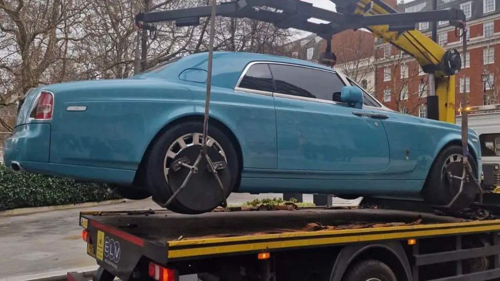 Unexpected sight in London as Saudi millionaire’s $330,000 Rolls-Royce is towed by local authorities