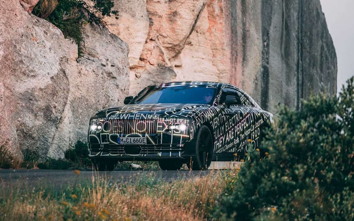 Rolls-Royce Spectre in a French gorge