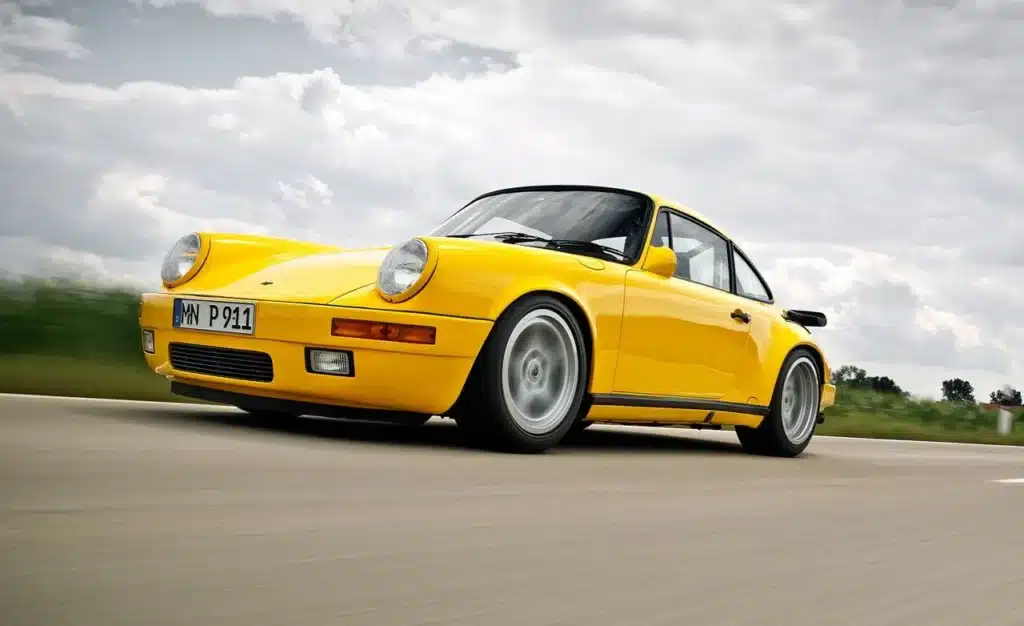 Rare 1980s sports car based on Porsche 911, the Ruf Yellowbird, falls off trailer