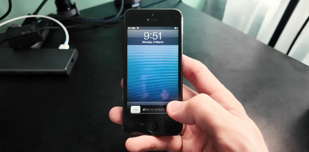 Australian shows what happens when you force an iPhone to run 2 versions of iOS and it got very interesting