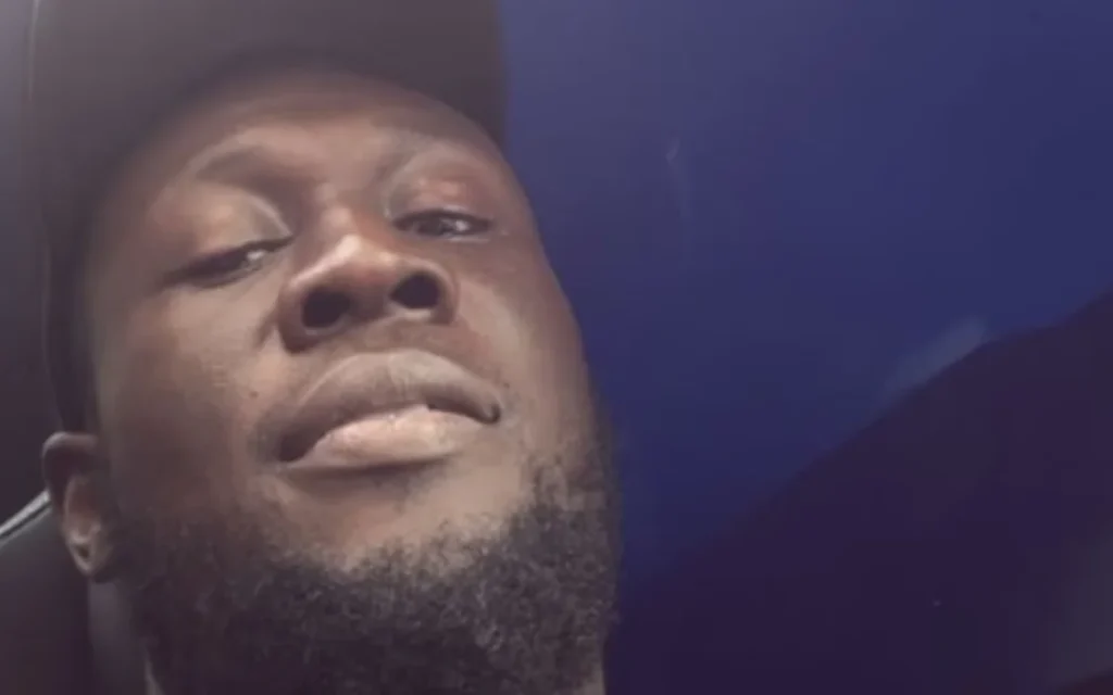 UK rapper Stormzy broke down in central London in his Ferrari Purosangue - and he turned it into a meet-and-greet