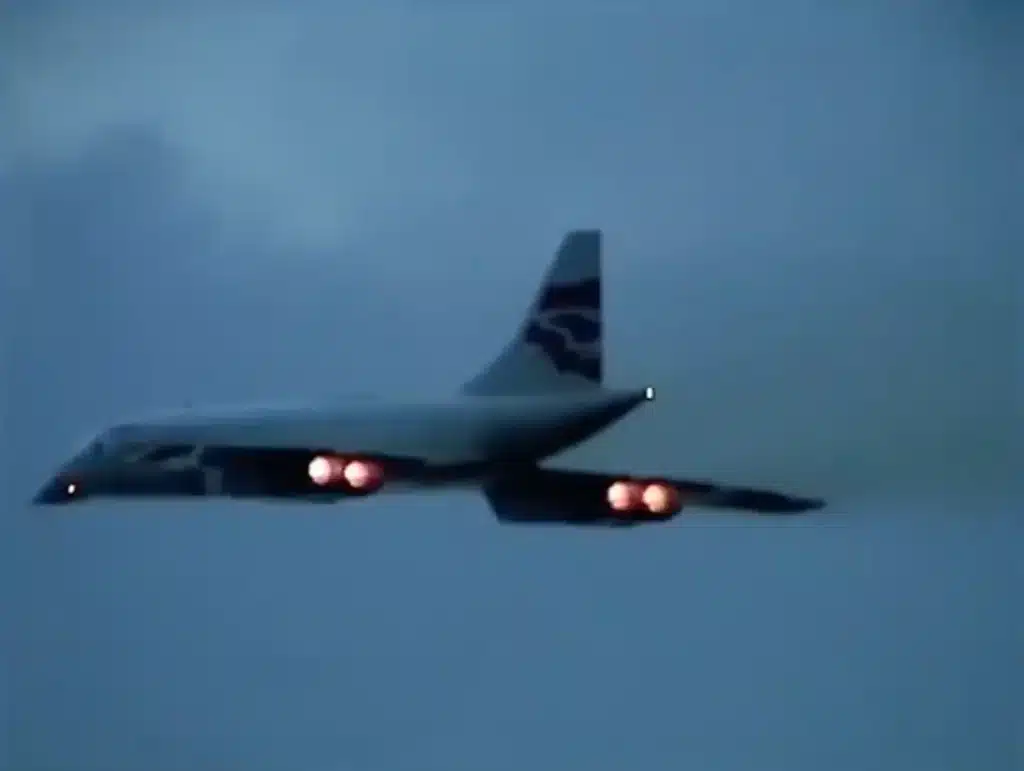 2003 footage shows how extraordinary it was to live near London Heathrow Airport as Concorde took off